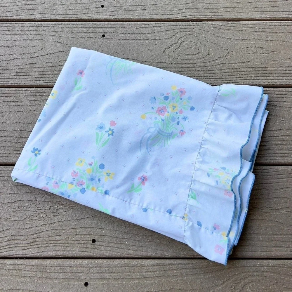 Vintage Utica Pillowcase White Flower Bouquet With Ruffle Coquette Cottagecore‎